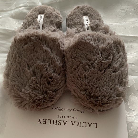 Laura Ashley memory foam New grey slippers size small 5-6 - Picture 4 of 6
